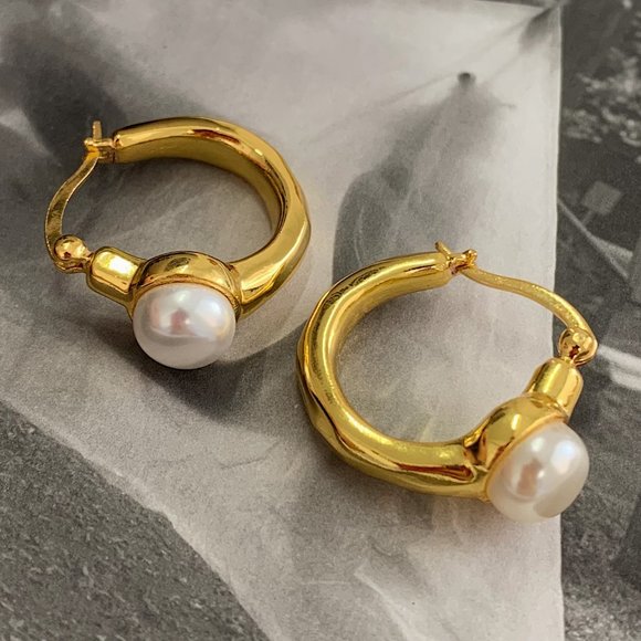 Jewelry - NEW 18K Gold Plated Pearl Hoop Earrings